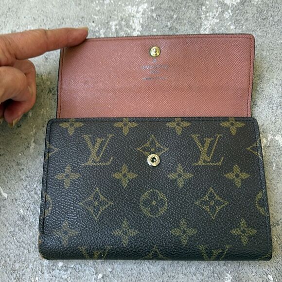 Louis Vuitton tri fold wallet - Picture 2 of 8